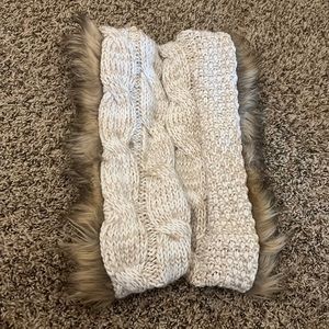 NWT KNIT CREAM INFINITI SCARF WITH FAUX FUR TRIM